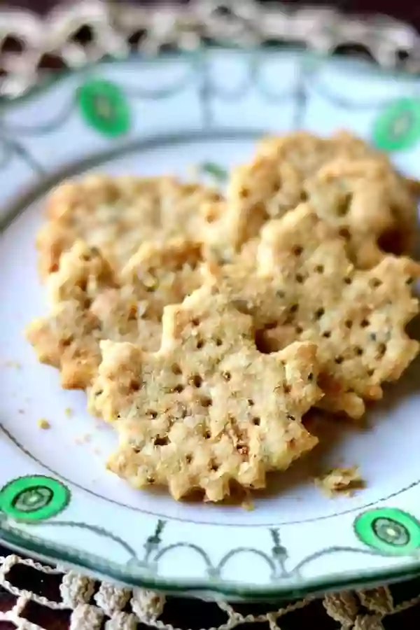 Low carb and gluten free homemade cracker recipe is super easy! Just 0.7 net carbs per cracker. lowcarb-ology.com