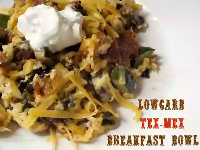 One of my favorite breakfasts! lowcarb tex-mex breakfast bowl | lowcarb-ology.com