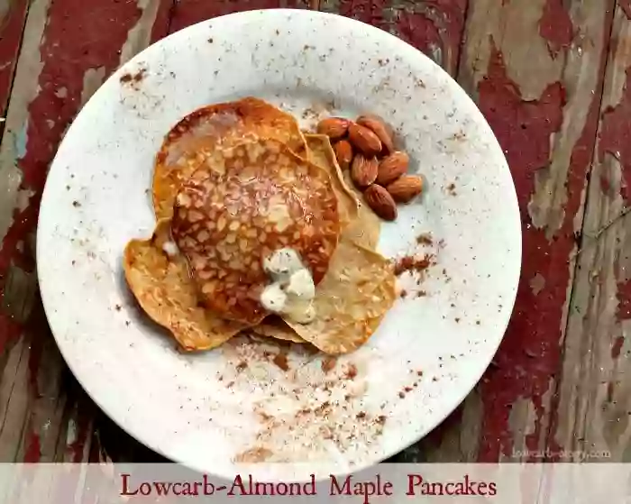 lowcarb almond maple pancakes | lowcarb-ology.com