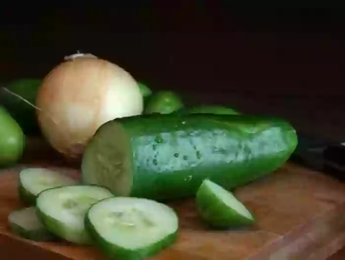 fresh cucumbers and sour cream | lowcarb-ology.com