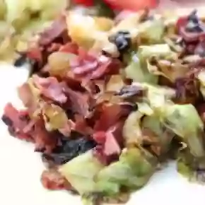 quick corned beef and cabbage that will have your tummy happy in 15 minutes - lowcarb-ology.com