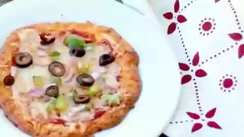 quick and easy low carb pizza crust recipe with just 2 net carbs. From Lowcarb-ology.com