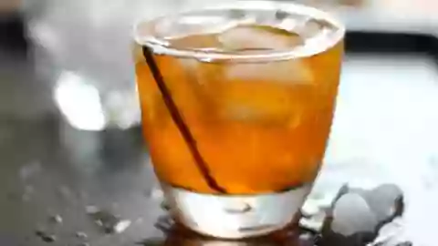Low carb vanilla old fashioned is easy to make and so yummy! From Lowcarb-ology.com