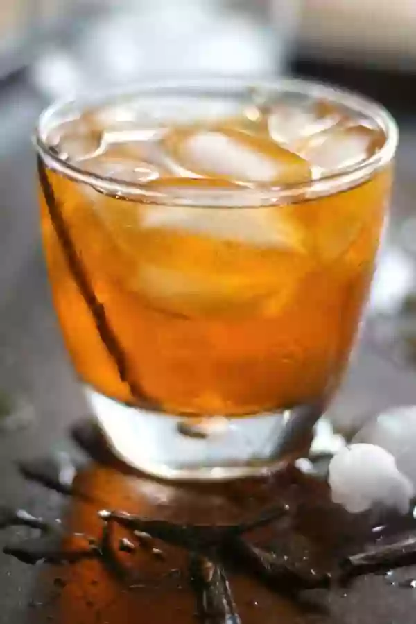 Vanilla old fashioned cocktail is low carb! So yummy! From Lowcarb-ology.com
