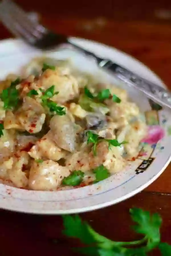 Low carb Amish Chicken Casserole will handle your cravings for comfort food! From lowcarb-ology.com