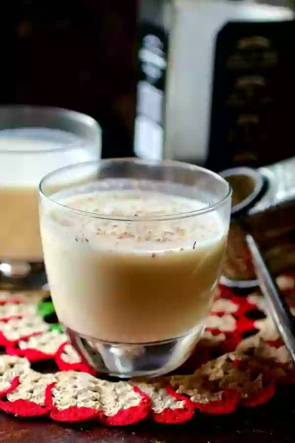 Homemade low carb egg nog is the perfect addition to your holiday parties! From lowcarb-ology.com
