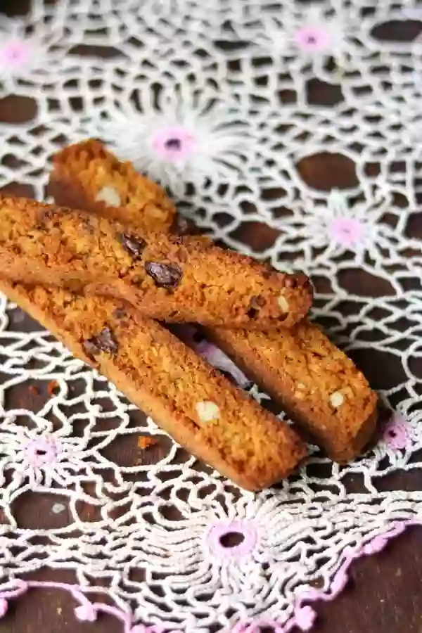 Easy low carb biscotti recipe is made with almond flour and coconut flour so it's gluten free. SO yummy! From Lowcarb-ology.cojm