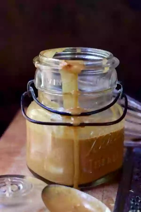 Quick, easy Thai peanut sauce recipe is low carb and gluten free! From lowcarb-ology.com