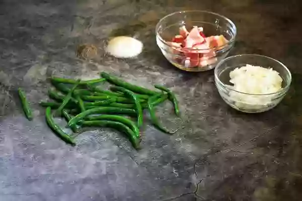 Simple ingredients make up this ?Southern green beans recipe and keep it low carb.