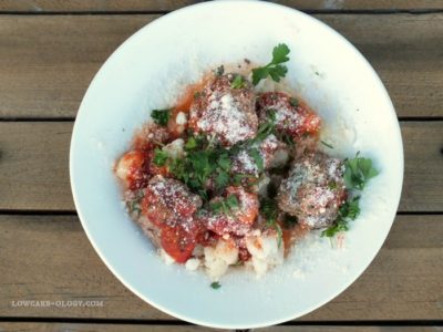 lowcarb meatballs with cauliflower and marinara|lowcarb-ology.com