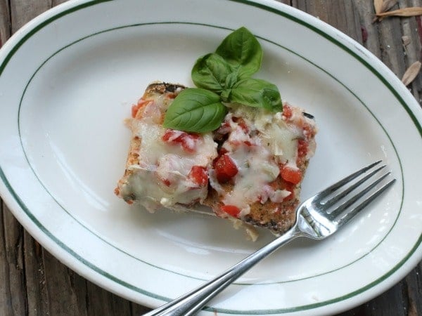 Low carb eggplant rollatini recipe is perfect when you are craving Italian food. Restlesschipotle.com