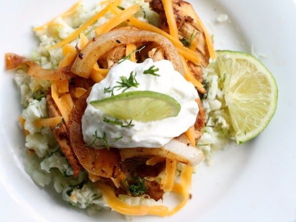 low carb fajita chicken bowl is a quick way to handle those Tex Mex cravings.
