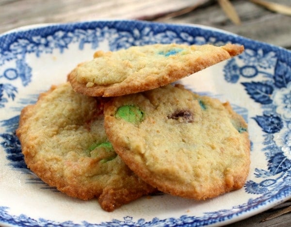 low carb M&Ms cookies are a sweet buttery snack that won't blow your low carb lifestyle. Lowcarb-ology.com