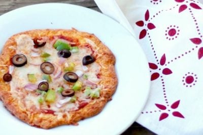 quick and easy low carb pizza crust recipe with just 2 net carbs. From Lowcarb-ology.com
