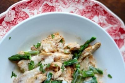 Easy, low carb asparagus and chicken Alfredo recipe goes together fast and has just 4.6 net carbs. Lowcarb-ology.com