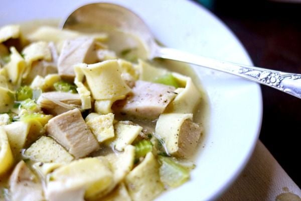 Quick and easy! This low carb chicken noodle soup recipe is going to be a favorite! YUM! from lowcarb-ology.com