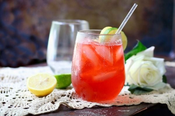 This summer bourbon cocktail recipe is light and refreshing, sweet and tangy, and perfect for long summer afternoons! 0 carbs! From Lowcarb-ology.com