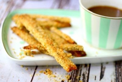 Featured image keto cheese straws on a plate